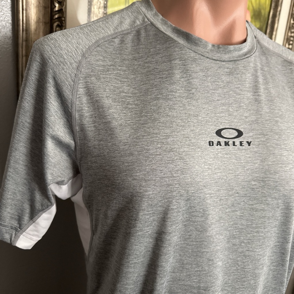 Oakley Men's Heather Gray Short Sleeve Tee - Picture 4 of 10